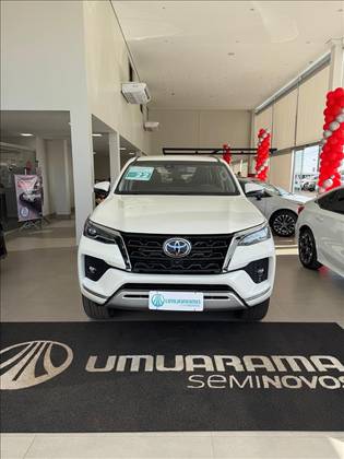 TOYOTA HILUX SW4 2.8 D-4D TURBO DIESEL SRX 7L 4X4 AUTOMÁTICO